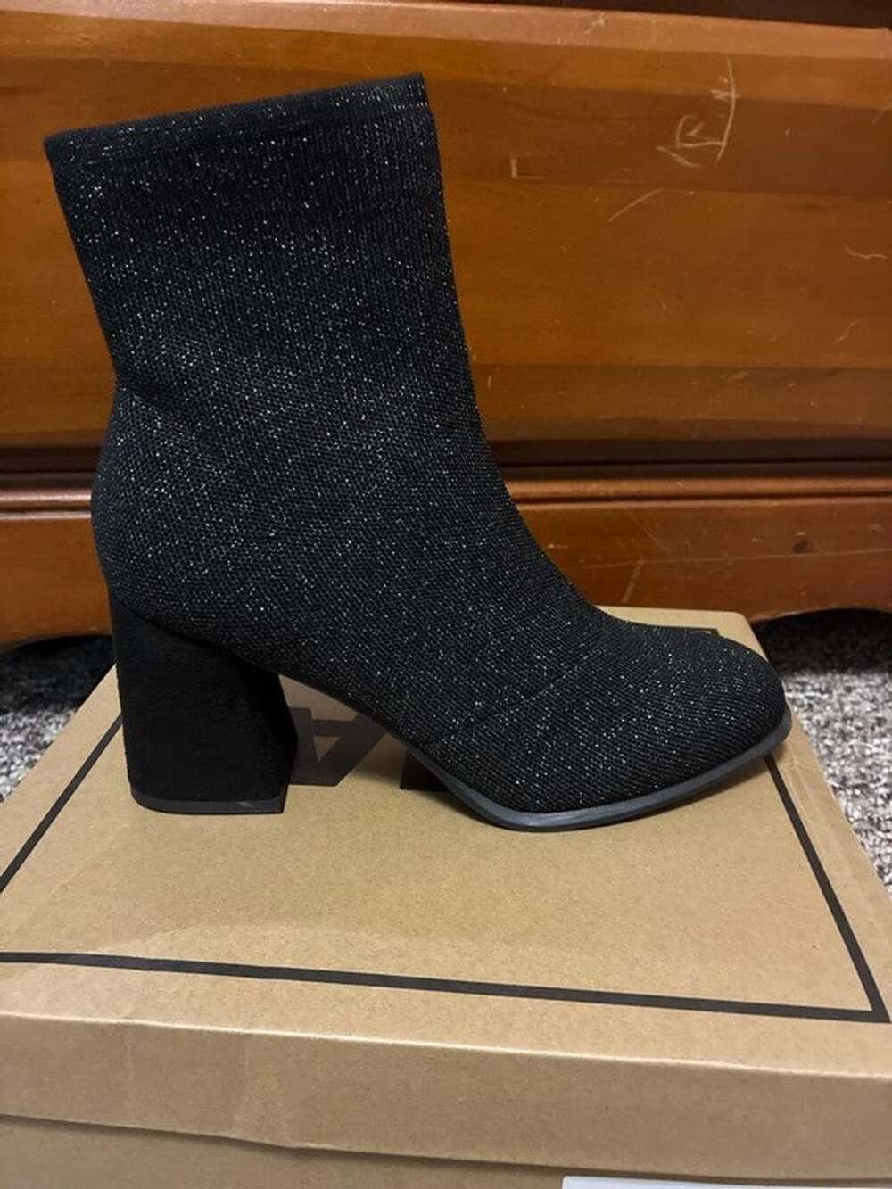 New in box women’s 8.5 Mia black sparkle heeled boot knit